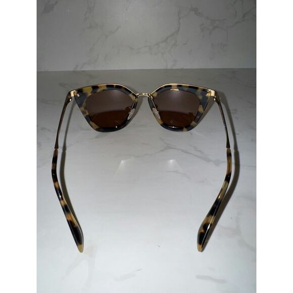 Prada Tortoise Cat Eye Sunglasses - Excellent Condition - Picture 2 of 6